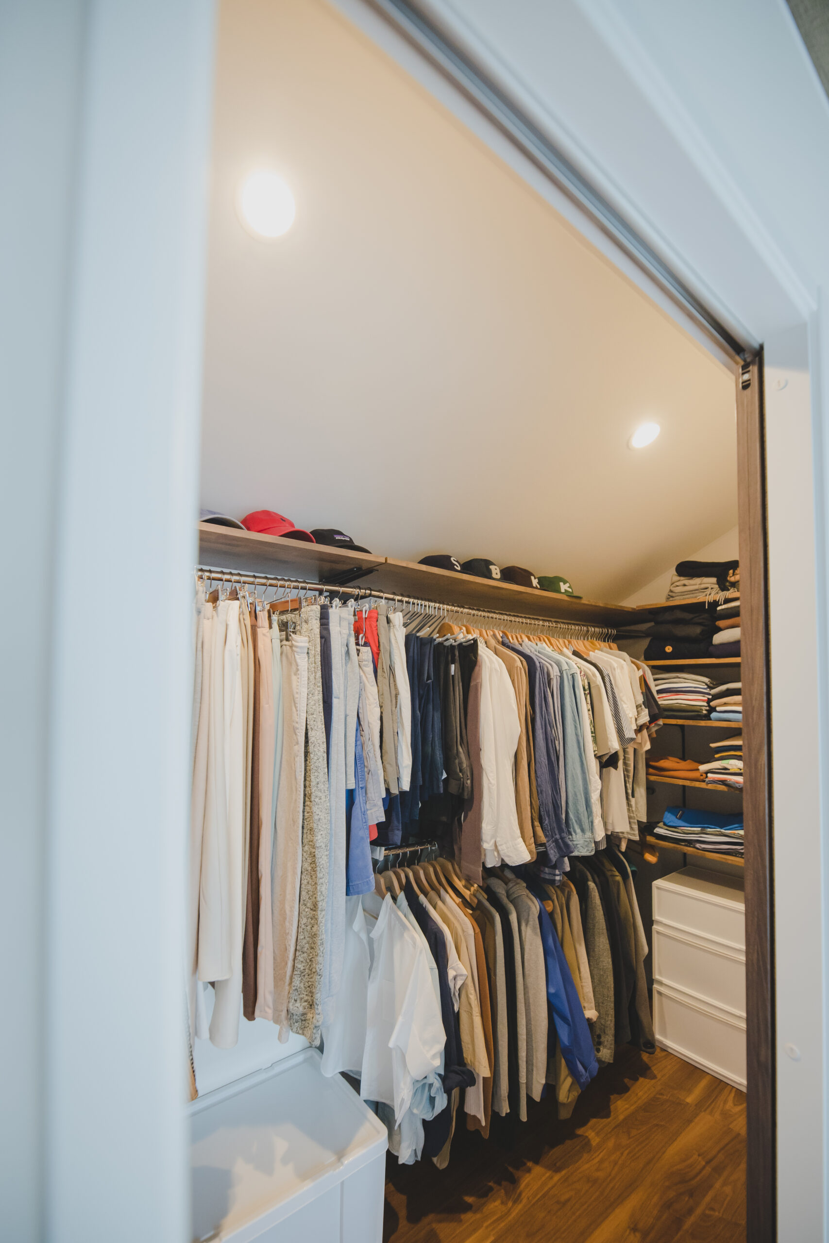 収納力のある寝室直結のファミリークローゼット