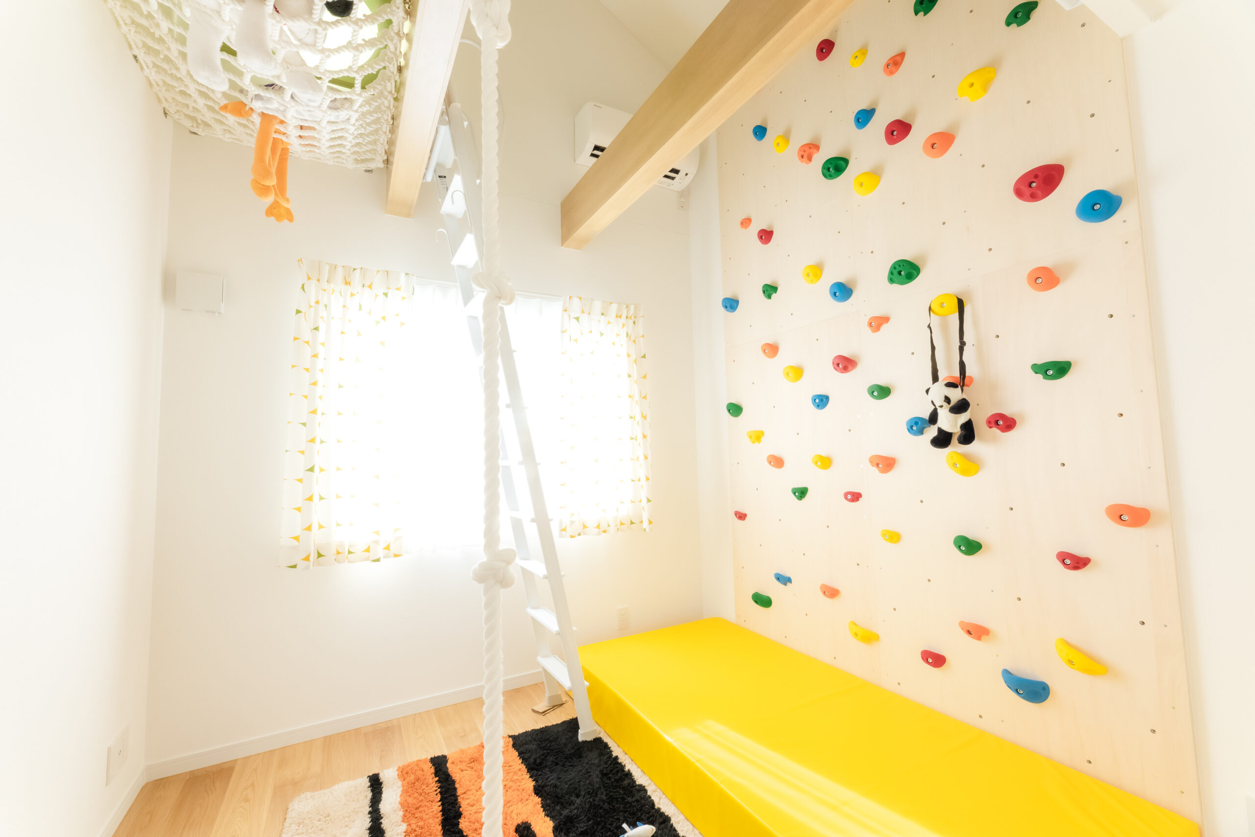 ボルダリングのある子ども部屋