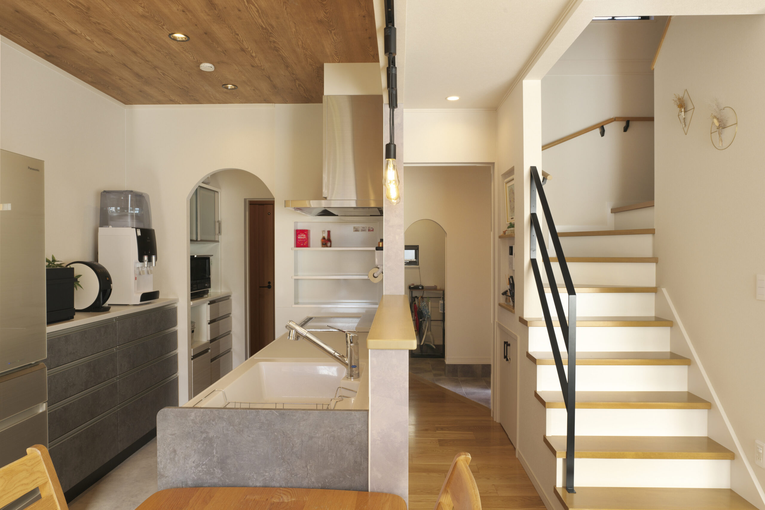 玄関とキッチンを結ぶ回遊動線