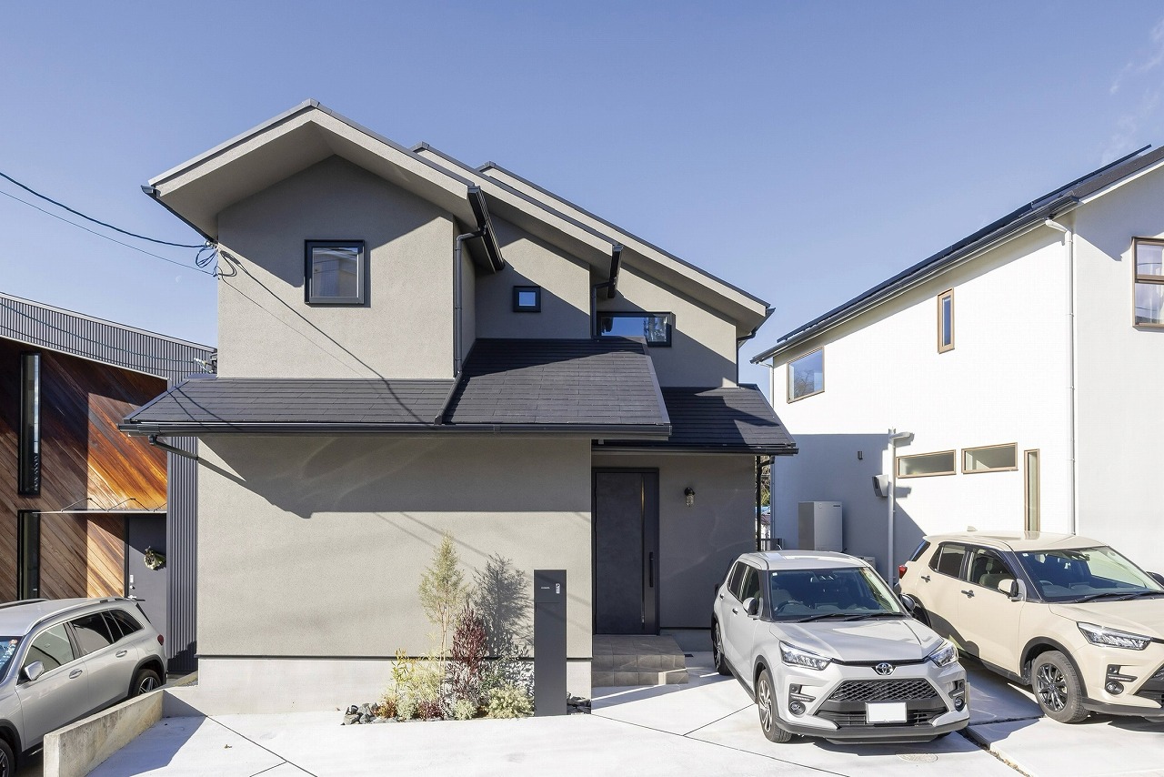 箕面市の注文住宅|グレーの外壁の家